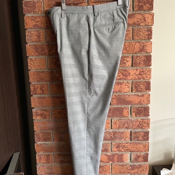 Uniqlo Ankle Pants - Picture 4 of 4
